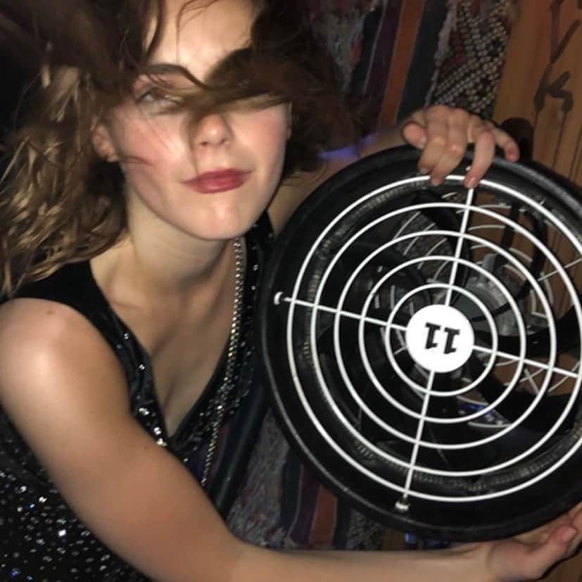 キーナン・シプカのインスタグラム：「thx for 8 mil luv my fans!!!!!」