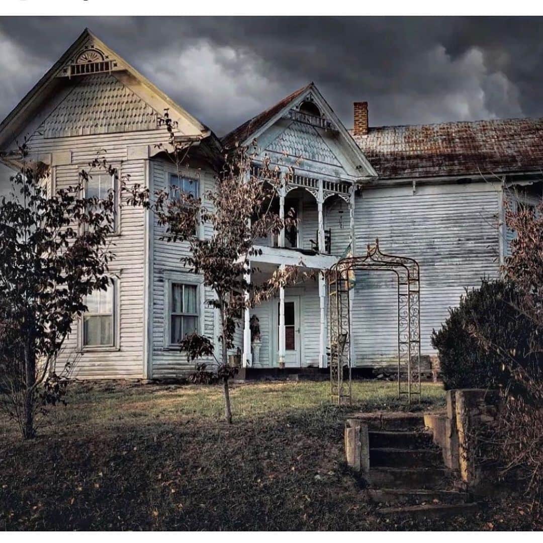 Abandoned Placesのインスタグラム：「😳 @southern_girl_dreaming」