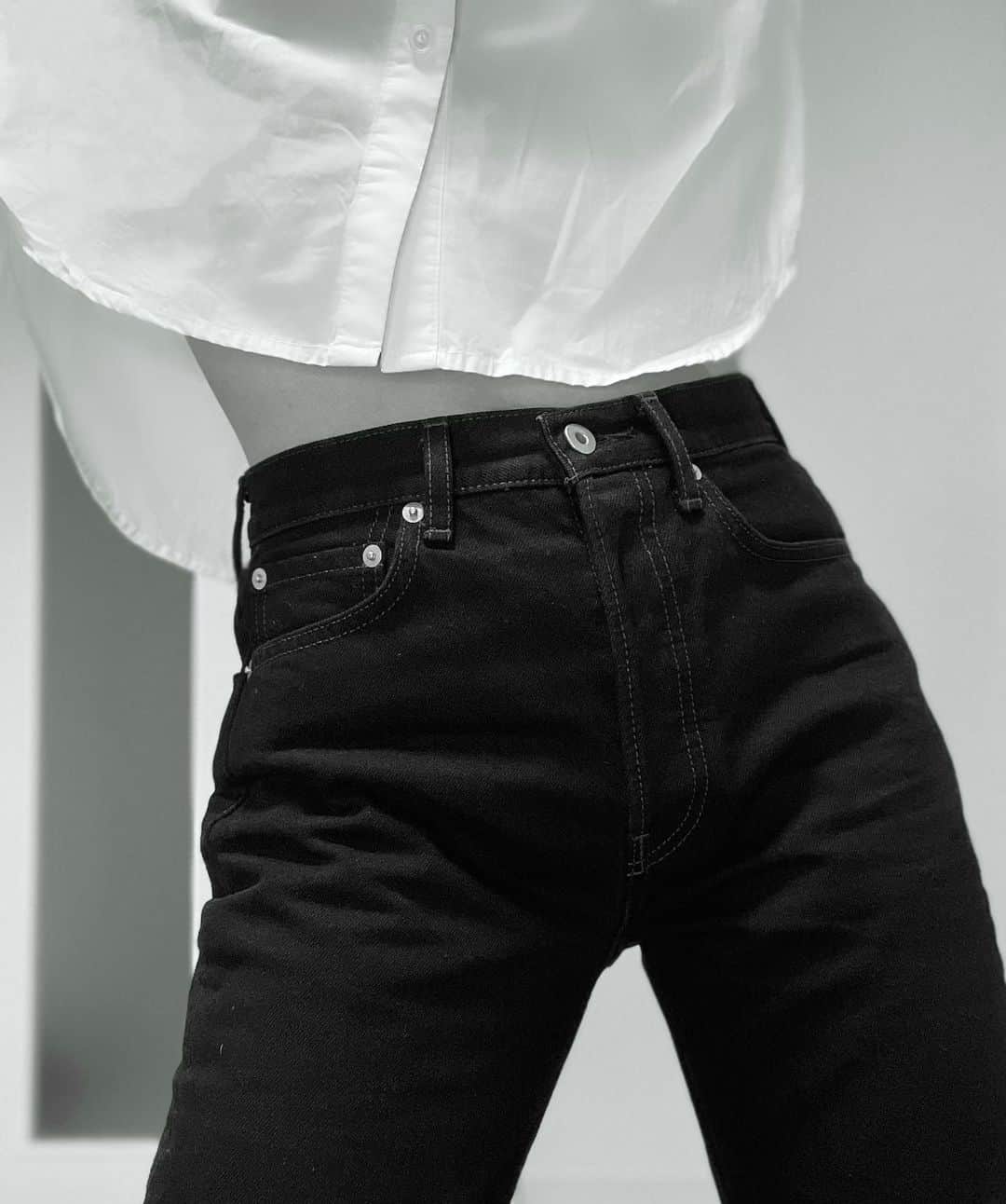 飯田りほのインスタグラム：「形が綺麗すぎて細見えでしかないデニムパンツ♥  #CARAMALIBEL #denim #denimpants #denimcoordinate #jeans #jeanscoordinate」