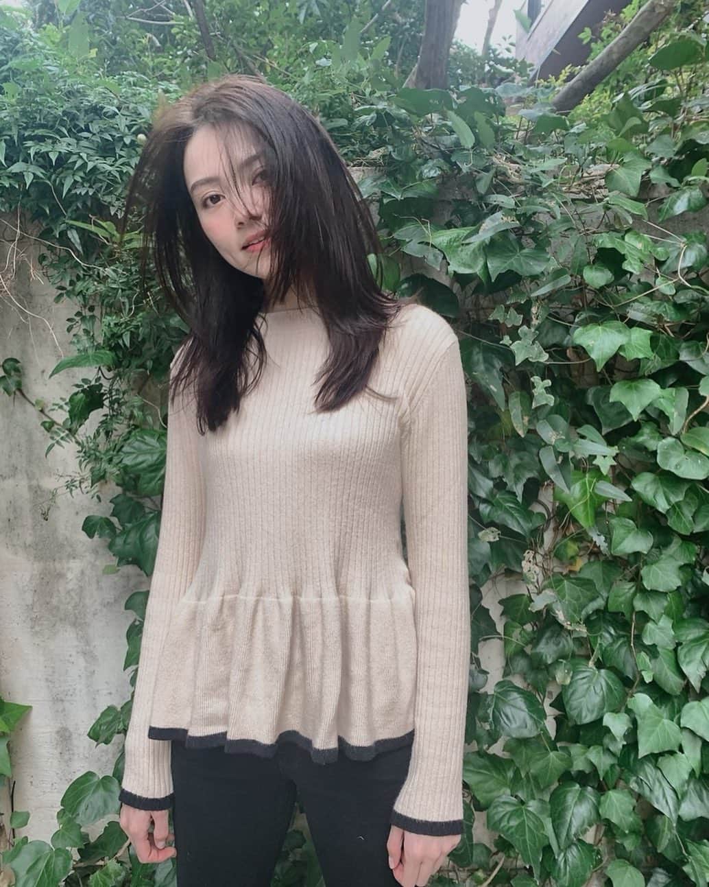 高原愛のインスタグラム：「初めて三四郎さんにカットしてもらった💕 アンニュイな感じ😊ちょっとしたイメチェンになった🥰ありがとうございました＾＾  余談ですが、私の大好きなゲッターズ飯田さんによると、今年は新しいヘアサロンでイメチェンすると運気がアップするらしく、チャレンジしてみて大正解だった😎🤩 もちろん三四郎さんが上手なお陰ですが🥰💕 嬉しい事が次々と起きてhappyな毎日✨✨  #sun#tokyo#hairsalon#beauty#haircut#model#ヘアサロン#ヘアカット#イメチェン#イメチェンカット#アンニュイ#ロングヘア#セミロング#美容#🥰」