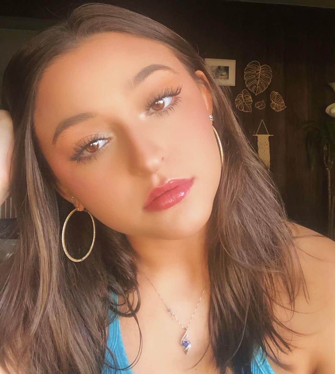 テイラー・グラブスのインスタグラム：「im going thru a blush phase rn. im obsessed. this one is called  truffle shuffle from @colourpopcosmetics 💞」