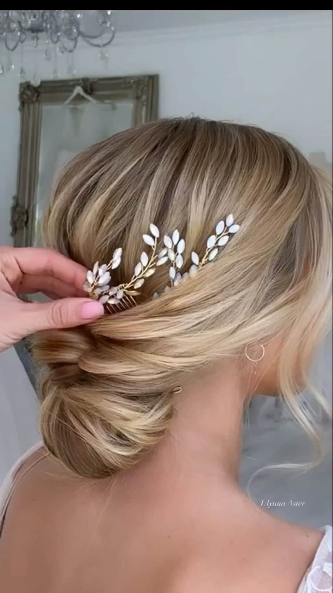 I N S T A B R A I Dのインスタグラム：「bridal inspiration by the amazingly talented @ulyana.aster.hair 🤍」