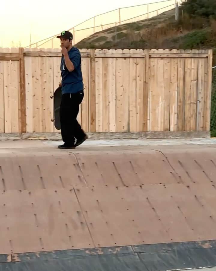ケビン・ホーフラーのインスタグラム：「New One ! Suski to Bs Tail 🤣 #SkateboardingIsFun」