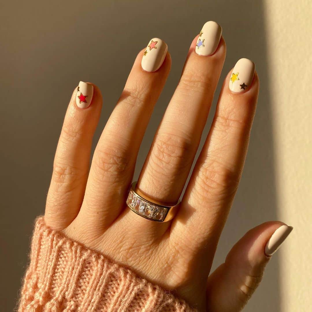 Soniaさんのインスタグラム写真 - (SoniaInstagram)「Sometimes you need cute nails to get you through a Wednesday🙃 featuring star decals from @deco.miami💫 - Ring: @vanessamooney」1月28日 6時11分 - badgirlnails