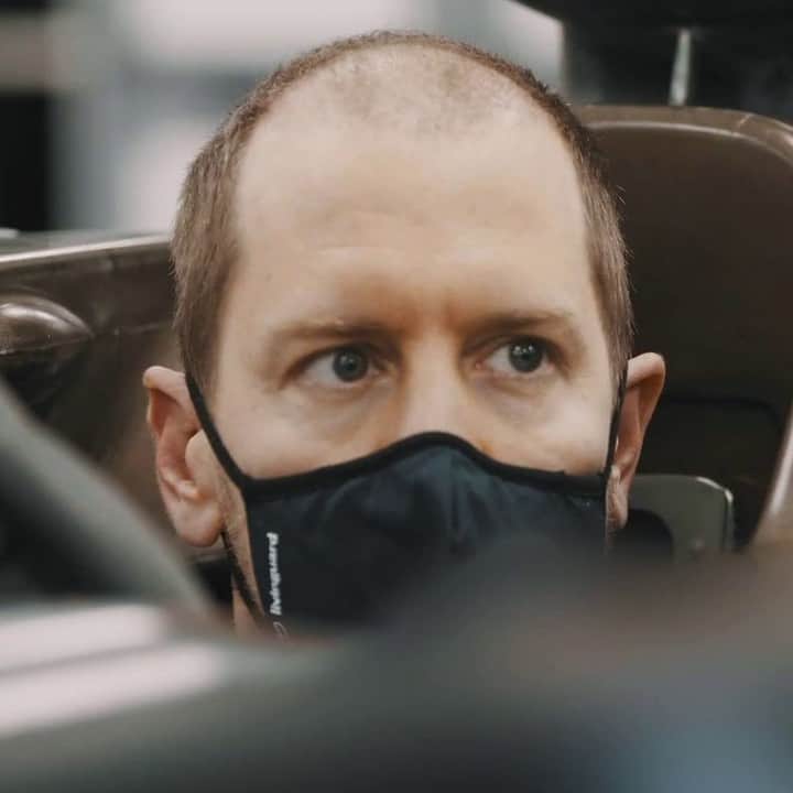 F1さんのインスタグラム写真 - (F1Instagram)「A sneak peek at Seb's first seat fitting with his new team on Wednesday 👀  #F1 #Formula1 @astonmartinf1 #SebastianVettel」1月28日 6時22分 - f1