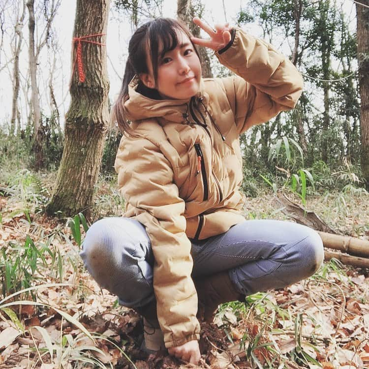 蒼井まやさんのインスタグラム写真 - (蒼井まやInstagram)「🏕 ワークマン女子デビューしました✌️💓 全身ワークマンコーデ✧*｡٩(ˊᗜˋ*)و✧*｡ このアウター4000円とかなのに今まで着たことのあるどこのアウターより暖かい。 そして普通にかわいい。 裏がアルミになってて、そのアルミも高性能で体温を反射してずっとぬくぬくなの☺️💓💓 普通に私服用でも欲しいな〜っ #ワークマン #ワークマン女子 #ワークマンプラス #ワークマンコーデ #キャンプ #アウトドア #キャンプハック #プライベートキャンプ場  #キャンプ場作り #野遊び #野営 #山開拓 #アウトドア女子 #キャンプ女子 #女子キャンパー #キャンプ動画 #キャンプ好きな人と繋がりたい #キャンプ好きと繋がりたい #アウトドア好きな人と繋がりたい #camp #camping #camplife #camphack #outdoor #outdoorlife #japan #japanese #캠핑 #野营 #露营」1月28日 6時43分 - mayayan_dayo