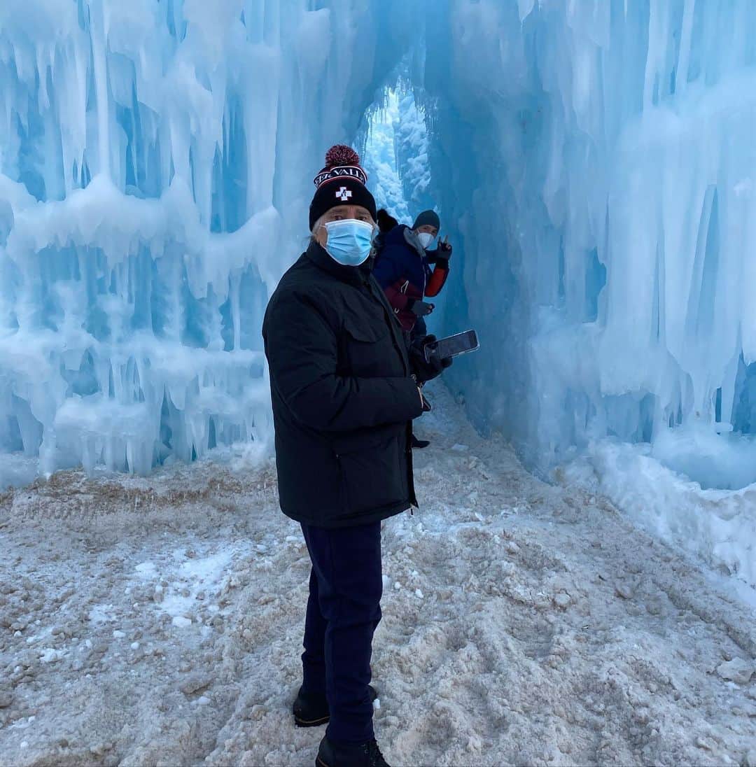 ギーザー・バトラーさんのインスタグラム写真 - (ギーザー・バトラーInstagram)「Ice to see you. Freezing with @biffbutler #brassmonkey」1月28日 6時36分 - geezerbutler