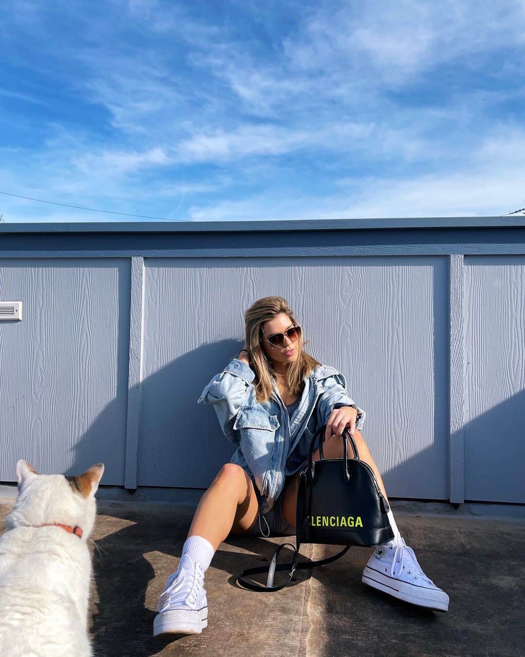 Nikki Blackketterさんのインスタグラム写真 - (Nikki BlackketterInstagram)「a series of self timer photos that max, as usual, managed to photo bomb so I can’t even PRETEND I left my house #thnxmax happy Wednesday 💕」1月28日 6時47分 - nikkiblackketter