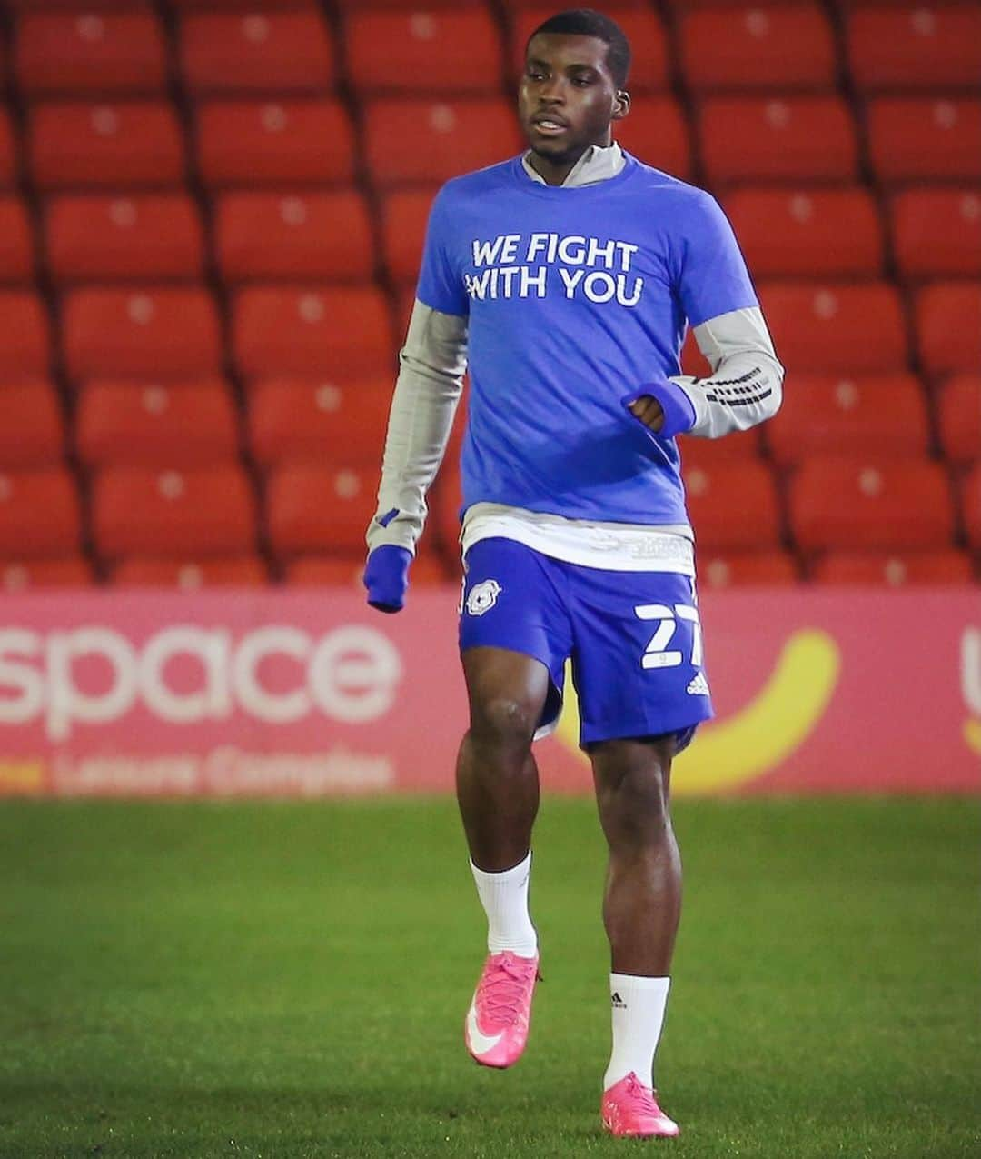 セイ・オジョのインスタグラム：「@solbamba we fight with you brother.. that ⚽️ was for you🙏🏽 @cardiffcityfc」