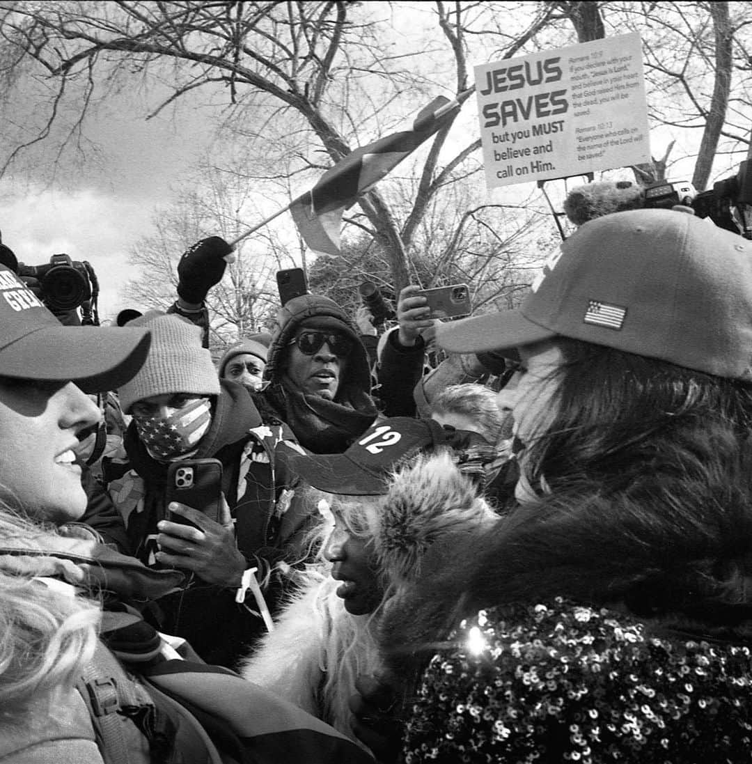 AnOther Magazineさんのインスタグラム写真 - (AnOther MagazineInstagram)「An eerie inauguration day in Washington DC, captured by @devindoyle 📸⁠⠀ ⁠⠀ “The overall atmosphere was stark and austere compared to election day,” the photographer tells AnOther of the scenes in Washington DC on the long-awaited day of US President Joe Biden’s inauguration, which took place mere weeks after hundreds of Trump supporters stormed Capitol Hill to overturn his defeat. “I almost expected to see tumbleweeds blowing down the avenue. I think most people stayed away when the images of the fences started circulating in days leading up to the inauguration.” Link in bio 📲」1月28日 6時49分 - anothermagazine