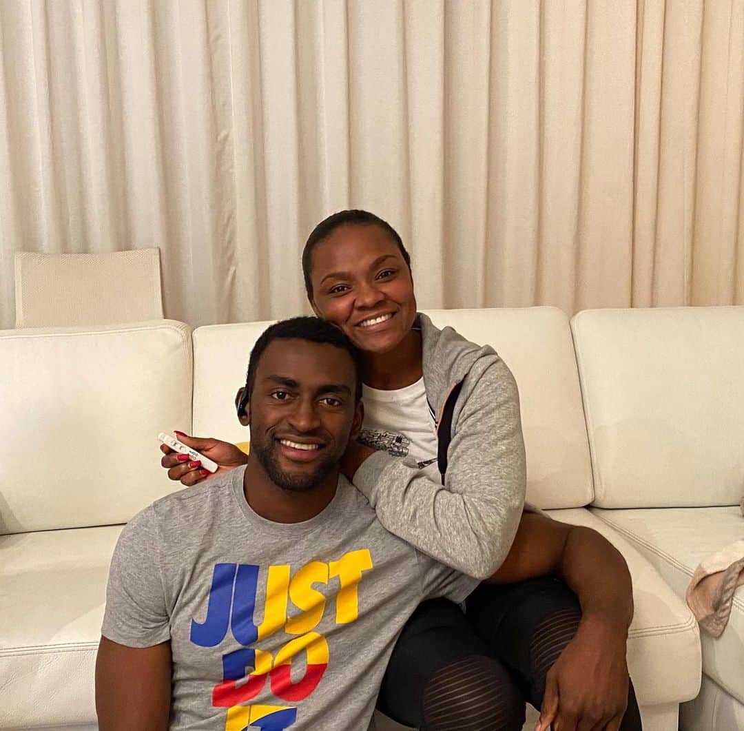のインスタグラム：「😭😭😭🥲🥲🥲 🤗🤗🤗😍😍😍 Gracias mi Dios por la bendición de ser padres una vez más.   Sal 127:3: "He aquí, herencia de Jehová son los hijos; Cosa de estima el fruto del vientre." #labendicióndeserpadres  😃😃😃😃😃」