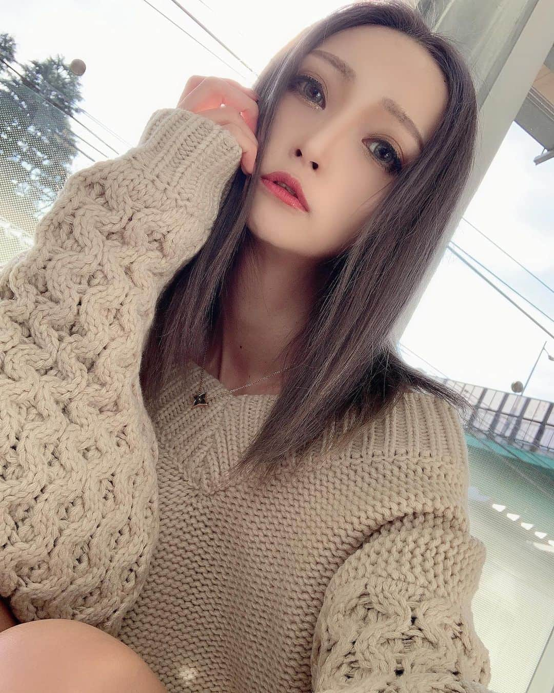 優姫ゆいなさんのインスタグラム写真 - (優姫ゆいなInstagram)「・ ハイキュー好きすぎてそろそろ研磨に告白したいのだが(´°ω°｀) 最推しはクロさんに任せたから研磨はまかせて！！ って走り出しそう(⍢)💓 ・ あ、ハイキューのショーセツバン読み返してるから気持ちが昂っちゃった😂 ・ ・ #ハイキュー#ハイキューショーセツバン#狐爪研磨#音駒高校#烏野高校#月島蛍#優姫ゆいな#ゆいな#東京#六本木#新宿#池袋#歌舞伎町#名古屋#栄#錦#岐阜県#岐阜市#柳ヶ瀬#多治見市#キャバクラ#キャバ嬢#ファッション#love#instagood」1月28日 7時03分 - yuina_az