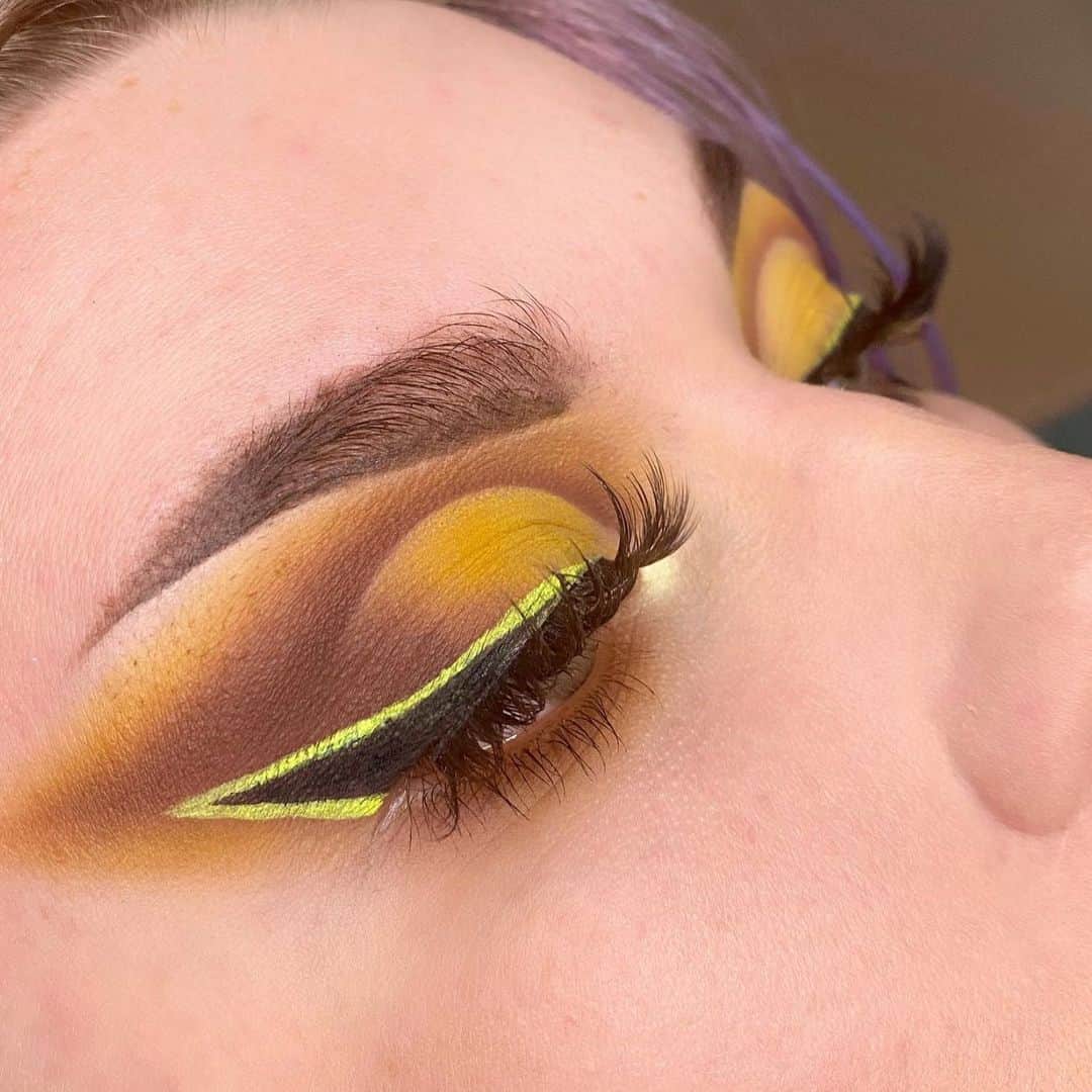 Jeffree Star Cosmeticsさんのインスタグラム写真 - (Jeffree Star CosmeticsInstagram)「Mellow Yellow🌟 @muacaitlinlm_ created this gorg look using our Thirsty Palette ✨   #jeffreestarcosmetics」1月28日 7時03分 - jeffreestarcosmetics