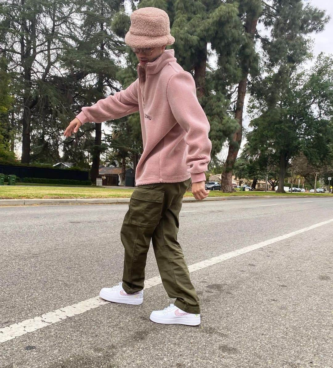 ジャック・ジョンソンのインスタグラム：「PASTEL AF1s hittin different! Want a pair? Hit up my man @burntout_clothes! He’s only making a handful for the first few serious inquiries 👀 Also, if you can’t buy a pair don’t trip! Whoever makes the best/most viral video using a song from PASTEL will win a pair + a signed CD! Get creative and I will pick a winner in a few weeks. And remember... keep pushing yourself all 2021 baby! It’s gonna be a helluvayear🤞🏼」