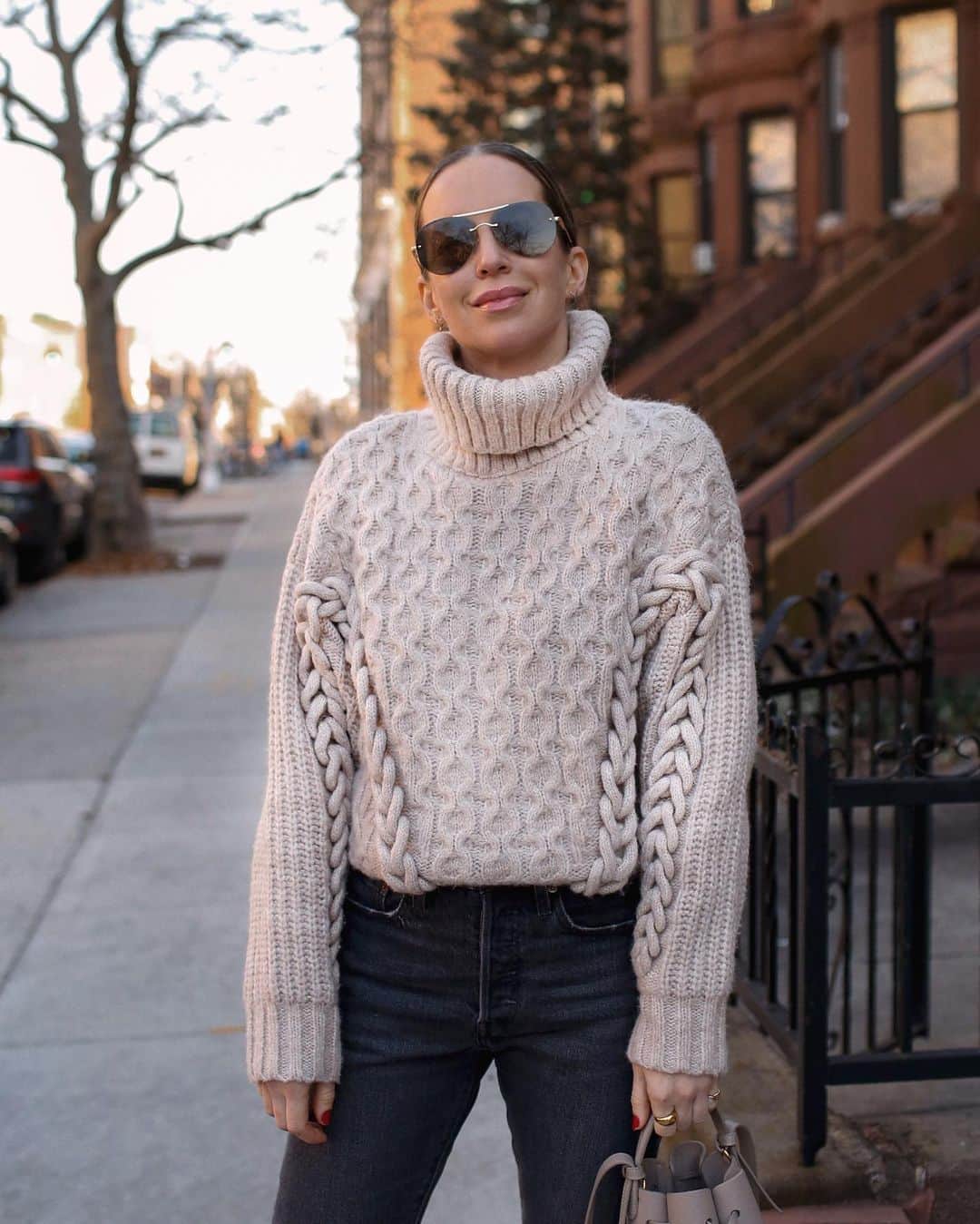 Helena Glazer Hodneのインスタグラム：「The most beautiful sweater detail😍 from @hm #HMxMe #hmleague #sponsored」
