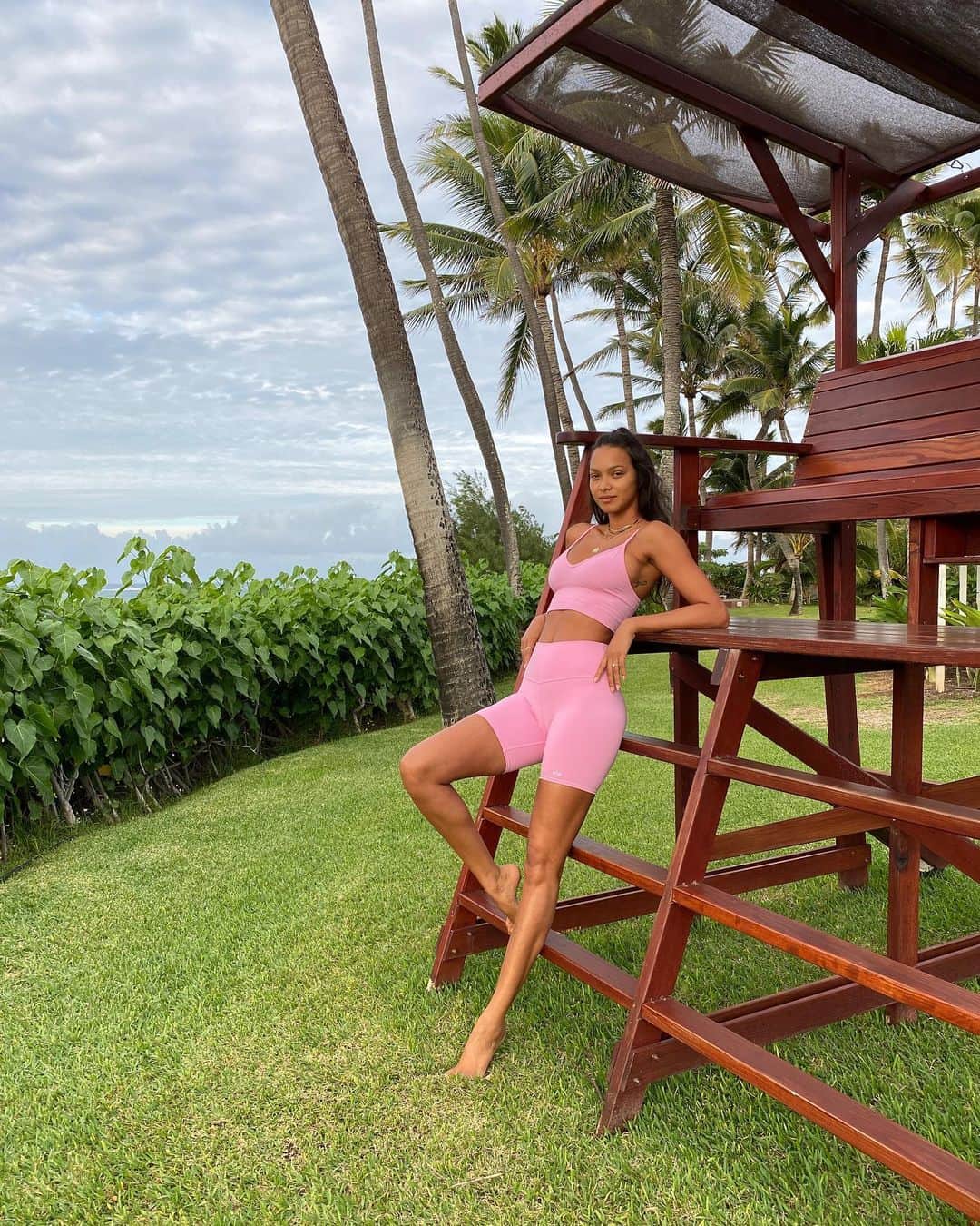 ライス・リベイロのインスタグラム：「Pink Wednesday @alo #alopartner」