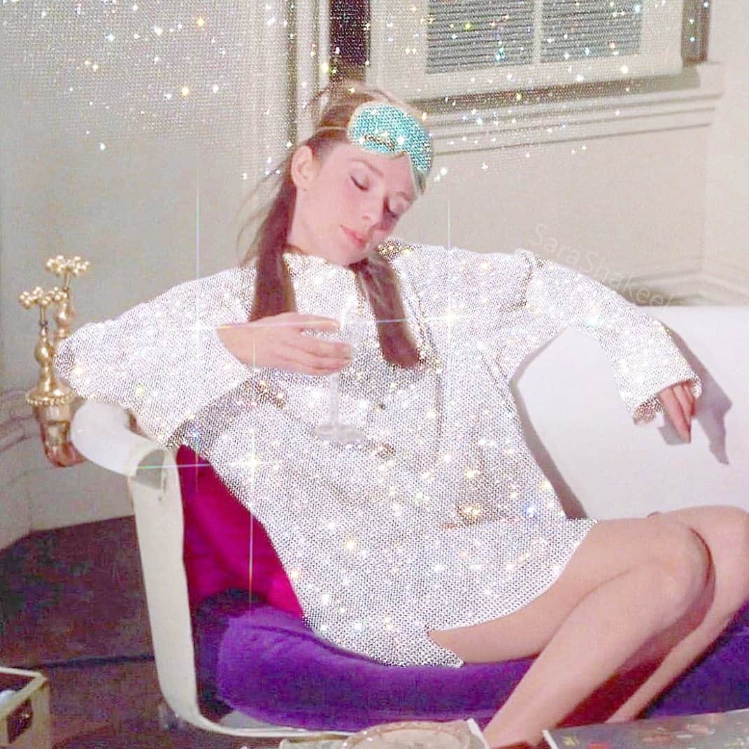 エルエーメイドのインスタグラム：「Just like Audrey, we love some good loungewear ✨ wishing we could live in @sarashakeel’s art!」