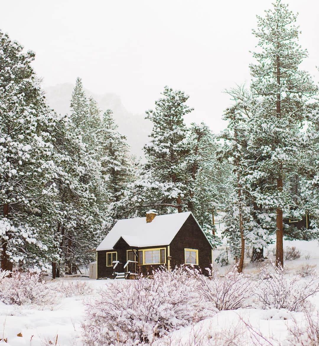 FOLKのインスタグラム：「5 Winter Wears to Get You Through. New story up now at folklifestyle.com. Some cozy favorites we’re loving for a fresh winter wardrobe.  @littlebirdiedesign  @bridgeandburn  @pendletonwm  @buckmason  @kieljamespatrick」