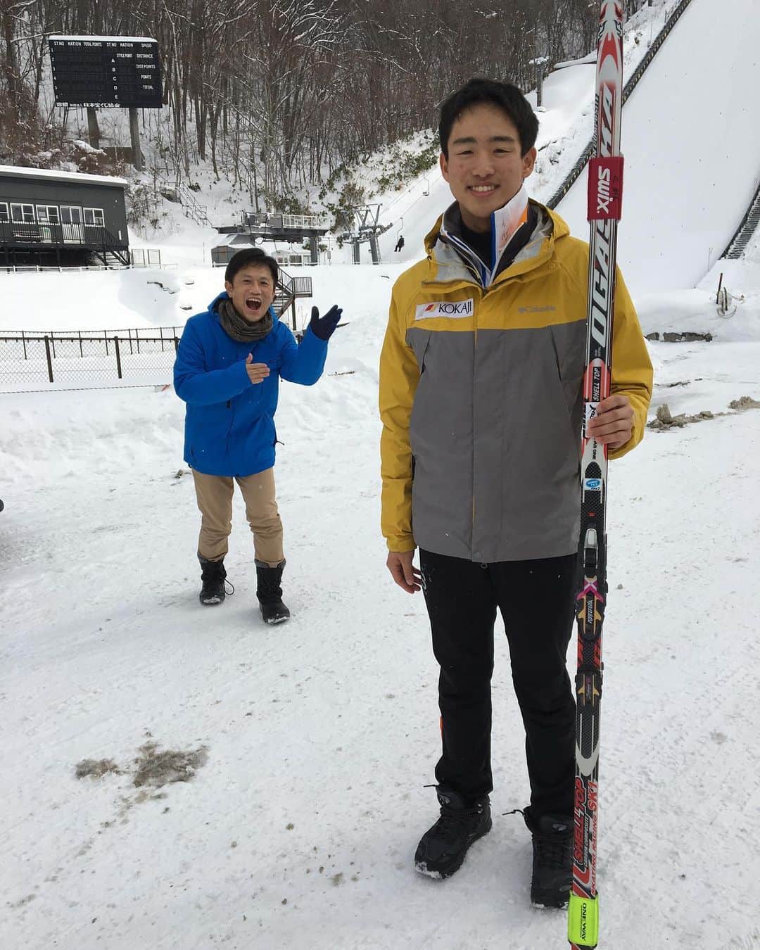 北海道テレビ「イチオシ！モーニング」さんのインスタグラム写真 - (北海道テレビ「イチオシ！モーニング」Instagram)「#第48回HTBカップスキージャンプ競技大会 まであと2日！ YouTubeで実況する林アナが、出場する高校生を紹介します。 4回目は#東海大札幌 2年の#辻創太 選手。 きのうに続き、雪上を走る#クロスカントリー と合わせて競う、 #ノルディックコンバインド #複合 の選手です。 手にしているクロカン用の板は、細くてとても軽いのが特徴。 その複合W杯では、24日に#渡部暁斗 選手が通算19勝目を挙げ、 荻原健司さんの持つ日本人最多記録に並びました。 瞬発力と持久力の両立が求められ 「#キング・オブ・スキー 」と呼ばれるこの競技で、 後に続けと世界を目指す高校生たちに注目してください。  #HTB #スキージャンプ #全部見せますHTBジャンプ #山田いずみ #イチモニ #林和人 #天気良くなれ」1月28日 8時01分 - htb_ichimoni