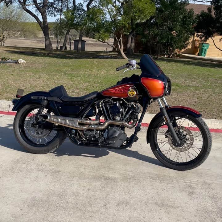 ウエストコーストチョッパーズのインスタグラム：「Out putting the final test miles on this neat little Freshman Year 1983 Shovelhead FXR. Such a neat little bike!  Fun to ride and dependable. So many great little details that most will glance over, but make it a modern rideable bike.. So proud of the team at @westcoastchoppers   #jesssejames」