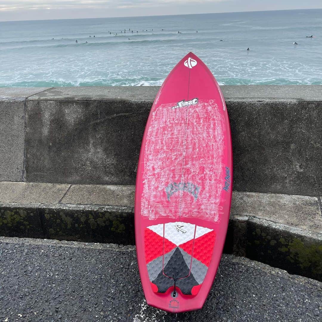 Isseki Nagaeさんのインスタグラム写真 - (Isseki NagaeInstagram)「💎diamonds tail  Lost Party Clasher for middle age6'2"  #mysurfboard #surfboard #lostsurfboards #surfing #surfinglife #beach #partyclasher   めちゃくちゃパドル楽。トライで乗ってみたけどクアッドのほうがよさげ。次回はクアッドにする。」1月28日 7時57分 - isseki_nagae