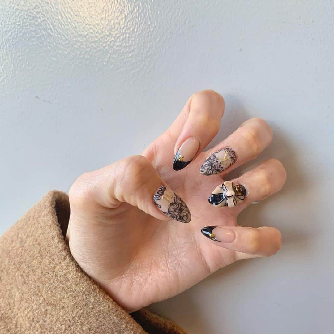 井上麻衣さんのインスタグラム写真 - (井上麻衣Instagram)「new nails...💅  . . . #nail#nails#naildesign  #ネイル#ネイルデザイン#3dネイル  #リボンネイル #フレンチネイル」1月28日 8時11分 - mai_inoue