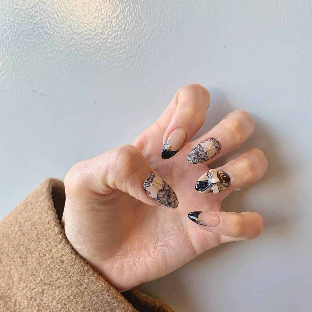 のインスタグラム：「new nails...💅  . . . #nail#nails#naildesign  #ネイル#ネイルデザイン#3dネイル  #リボンネイル #フレンチネイル」