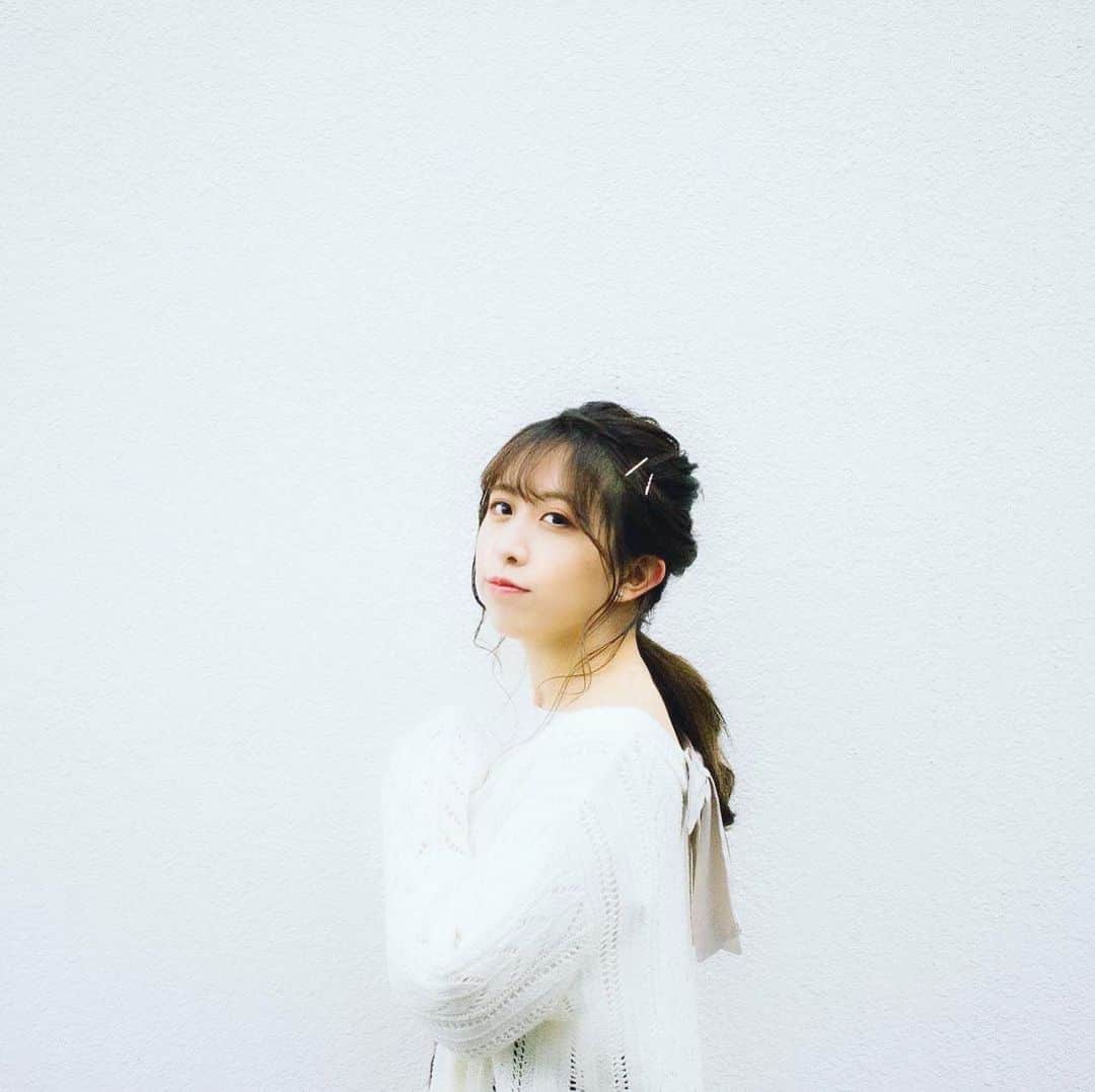 井上麗夢のインスタグラム：「おはよ☀️﻿ ﻿ ﻿ 身体の疲れがとれないけど！﻿ 今日もいってきまーす🏃‍♀️﻿ ﻿ ﻿ Twitter:@Remu_19﻿ ﻿ ﻿ ﻿ #カメラ女子 #カメラ女子部 #ipone #東京写真部 #写真部 #instagood  #olympuspen #写真好きな人と繋がりたい  #写真を撮るのが好きな人と繋がりたい  #カメラ好きな人と繋がりたい #カメラマン募集 #ファインダー越しの私の世界  #フィルター越しの私の世界 #ポートレート #ポートレートモデル #女優 #井上麗夢　#YouTube #ダイエット #写真集 #被写体モデル #被写体 #撮影会モデル #撮影会 #断捨離」