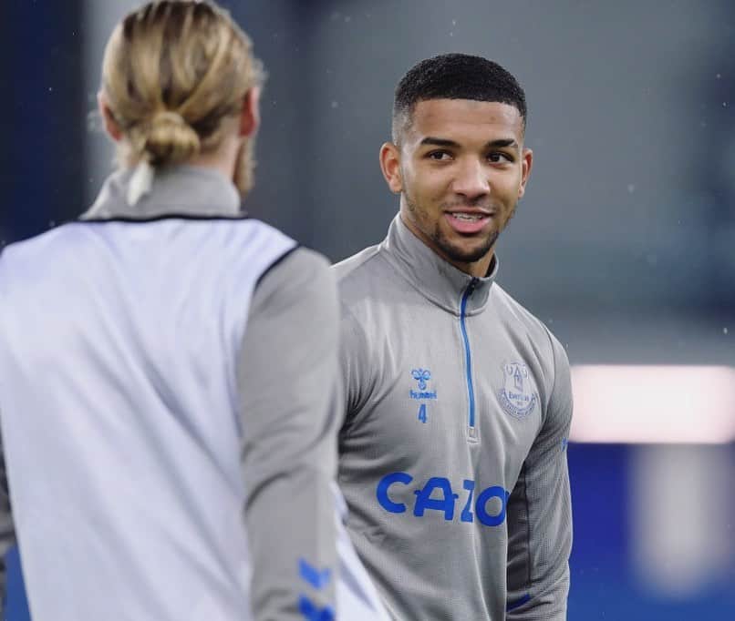 メイソン・ホールゲイトのインスタグラム：「Another point on the board and move onto Saturday! @everton」