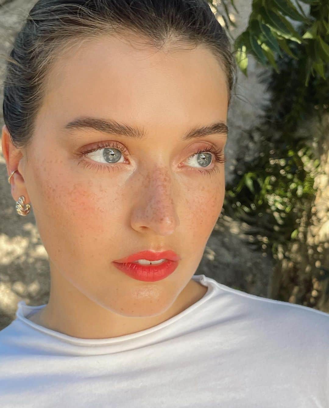 ジェシカ・ジェーン・クレメントのインスタグラム：「Close up of the look I created using @welovecoco’s Spring Summer 2021 collection. Check out my full tutorial on their stories to see why I love this collection so much #workingwithchanel」