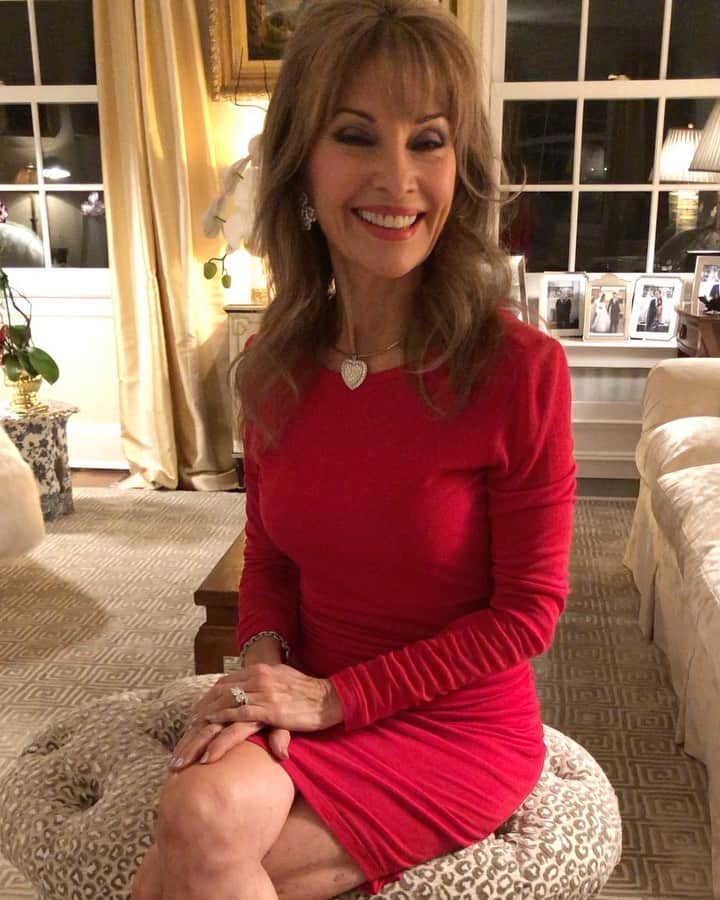 スーザン・ルッチのインスタグラム：「Go Red for Women!!! ❤️❤️❤️ @american_heart」