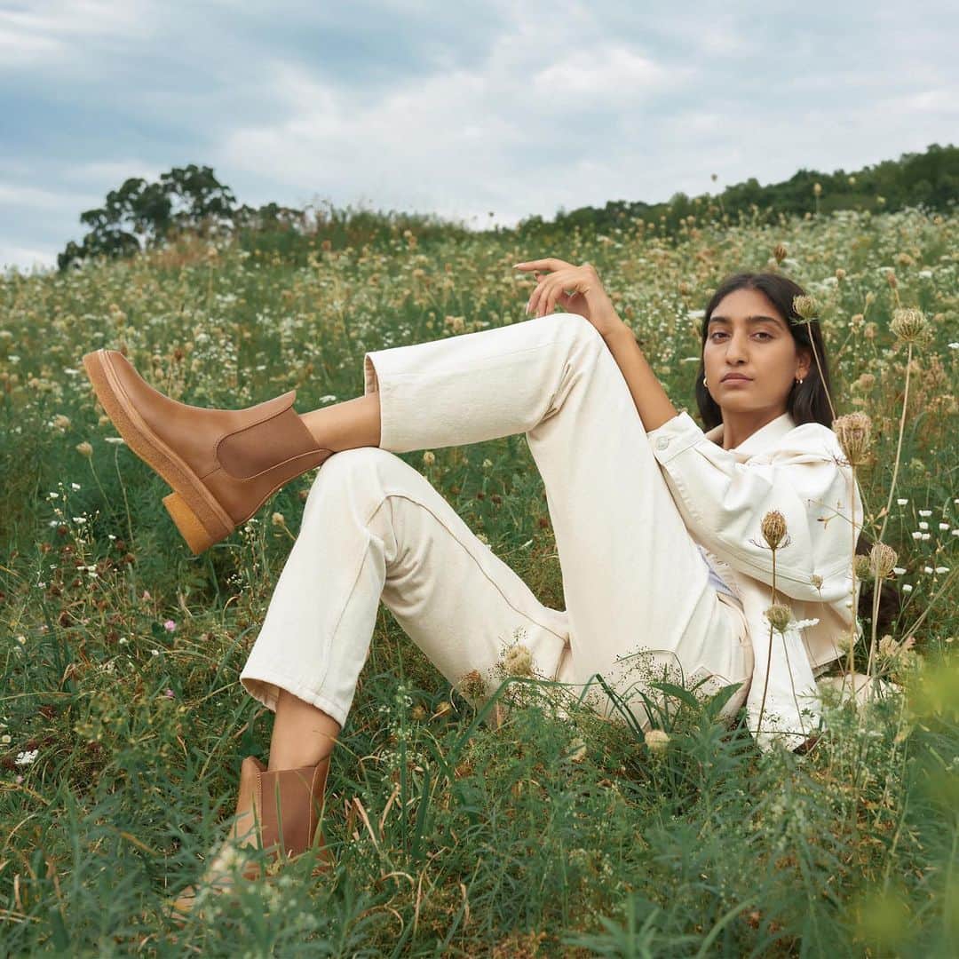 レフラーランドールのインスタグラム：「A brand new arrival just landed on our site—our pull-on crepe sole Raquel boot in a gorgeous tan vachetta leather.」