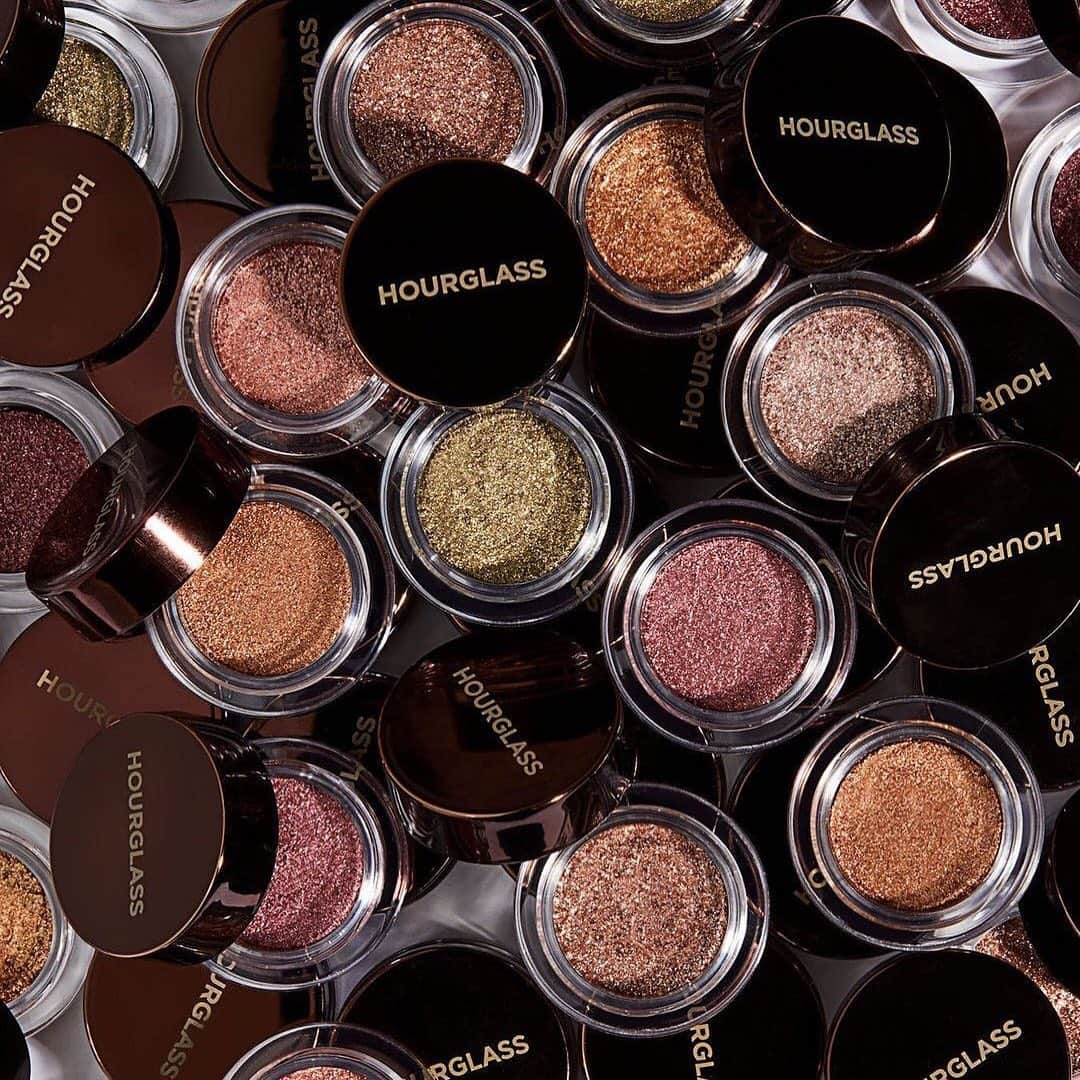 ULTA Beautyさんのインスタグラム写真 - (ULTA BeautyInstagram)「#Regram @hourglasscosmetics A light reflecting, hybrid cream formula that can build from a delicate glimmer to an intense, prismatic finish ✨  Featuring @hourglasscosmetics Scattered Light Glitter Eyeshadow in Vivid, Reflect, Ray, Blaze, Burnish, Smoke, Foil, Aura, Rapture  #ultabeauty #HourglassCosmetics」1月28日 8時21分 - ultabeauty