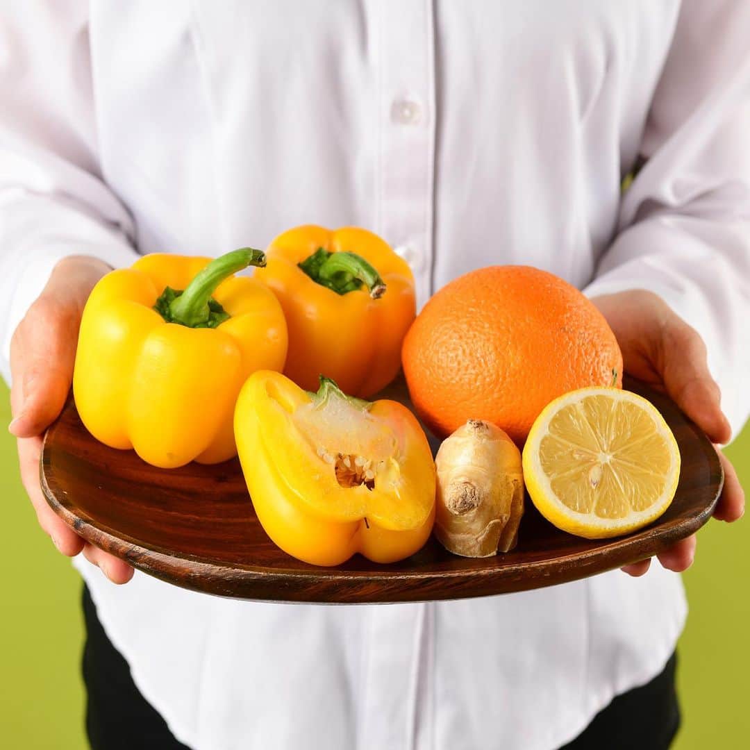 味のあるお野菜 べじ吉のインスタグラム：「フレーバー紹介②パプリカイエロー  【使用野菜果物】ロメインレタス、パイン、ケール、セロリ、りんご、甘糀、キウイ  ●コールドプレスジュース通販OPEN● 2021年1月からコールドプレスジュースの通販を開始いたしました✨  【野菜がメインの腸活コールドプレスジュース誕生！】  是非ショッピングページを御覧ください。  #ゴールドプレスジュース #VegePhyto  #ジュースクレンズ #ダイエット #食生活改善 #腸活 #野菜摂取 #野菜摂取量アップ #管理栄養士監修 #野菜ソムリエ #野菜果物」