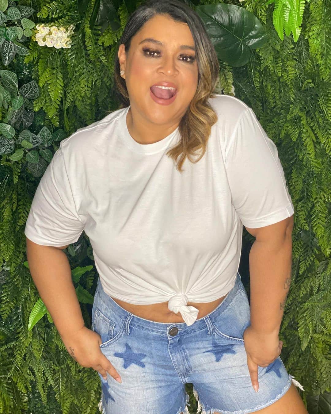 Preta Gilのインスタグラム：「Ela faz a divulgação da música da BFF dela !!!! Ansiosa porque #lavemela @ivetesangalo solte logo esse pagodão mãe que eu já tô pronta !!!! #elafazapassareladela #tasolteiramasnaotasozinha」