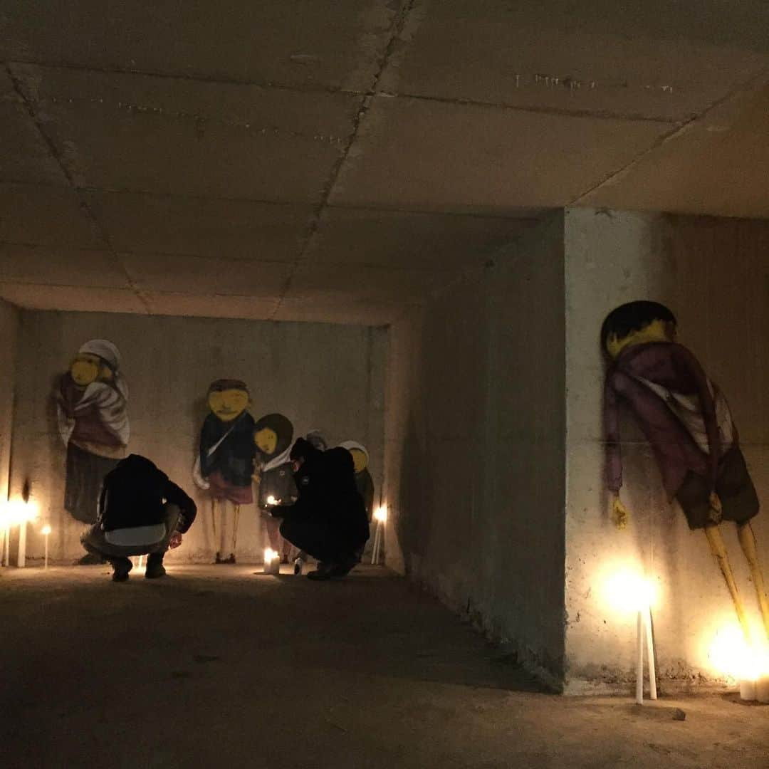 osgemeosさんのインスタグラム写真 - (osgemeosInstagram)「In 2016, we, and our friend @jr spent  2 days working in the tunnels of the Palais de Tokyo Museu. During the occupation time (1940/1944) the underground of the museum was used as storage for all the pianos and belongs, stolen by the Nazi. This Art installation is not accessible to the public for safety reasons. It will stay there forever, tribute to the victims of the holocaust. This project has been curated by @hugovitrani for the Palais de Tokyo.  Em 2016, em colaboração com nosso amigo @jr, trabalhamos  nos túneis  desativados do Museu Palais de Tokyo em Paris. Este espaço foi usado como depósito para guardar todos os pianos e pertences roubados durante a ocupação Nazista na França.  Este túnel permanecerá desativado (por motivos de segurança) Mas as obras permanecerão ali como memorial, homenagem às vítimas do #holocausto #neveragain 🙏✨✨#osgemeos #contemporaryart @palaisdetokyo @jr」1月28日 8時36分 - osgemeos