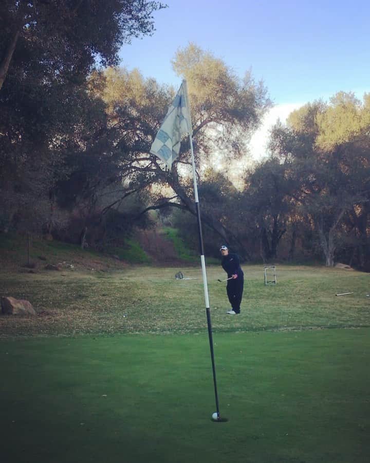 ティファニー・ヨハのインスタグラム：「Hey @anthony.taranto, the new wedges work. 😂 #ChunkedTheThirdOne 😂😂😂 @callawaygolf」