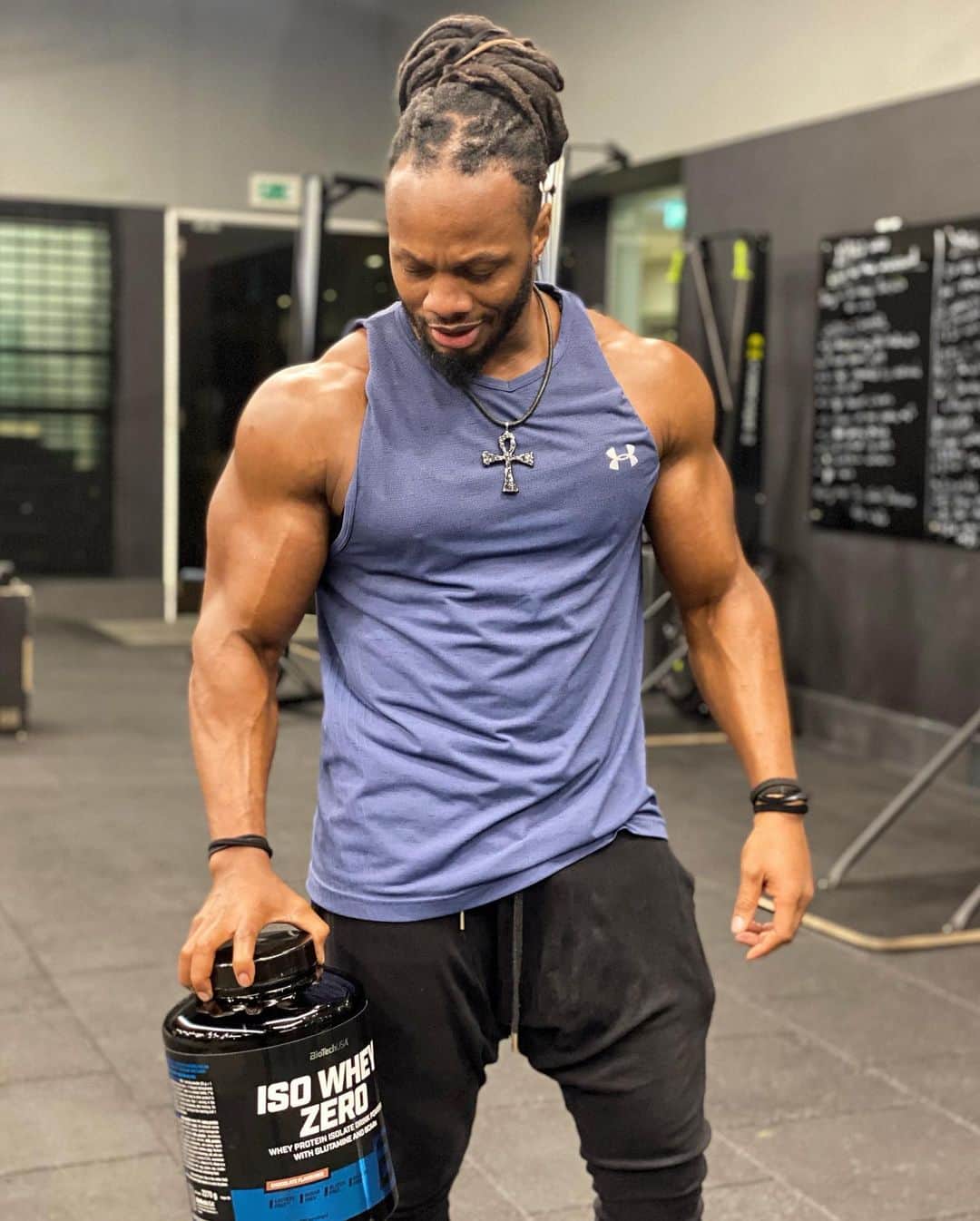 Ulissesworldさんのインスタグラム写真 - (UlissesworldInstagram)「Great Biceps workout tonight. 💪🏾 🏋🏾‍♀️ Now it’s time to recover with my best protein of choice ISO Whey Zero by @biotechusa I cannot stress the importance of your protein supplement 👇  ISO Whey Zero contains Native Whey Isolate which is produced directly from fresh milk which comes from free-range and grass-fed cows🐄, so it is free from antibiotics and synthetic hormones.🌿  The pasteurisation of the milk is followed by micro and ultra filtration at low temperatures. Due to this unique procedure, the protein structure is preserved in its fullest form. 🧬  Thanks to the Native Whey Isolate basic ingredient this product has an extremely high content of very pure protein and they are free from lactose, gluten and added sugar.🥛  It is the perfect choice for those who exercise regularly, but it's also a great alternative for dieting. ISO Whey Zero has the perfect combination of protein and aminos for my daily consumption. I recommend 1 to 2 shakes a day along with 3 healthy meals 🏋🏾‍♀️💪🏾👊🏾  #BioTechUSA #TheFeelingOfSuccess #sportnutrition #isowheyzero #protein #nativewheyisolate #nativewheyprotein #bodybuilding #beastmode  #gymspiration #gymgoals #nutrition #ulissesworld」1月28日 8時41分 - ulissesworld