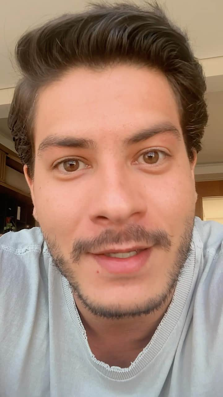 Arthur Aguiarのインスタグラム：「Assiste até o final, me fala como esse vídeo bateu pra você e marca aqui as pessoas que você acha que precisa assistir esse vídeo!! #AprocuraD #Relacionamentos #Emoções #Sabedoria #ArthurAguiar #Transformação #Liberdade #Autoconhecimento #Arthur #Reconstrução #Reflexão #Sentimentos」