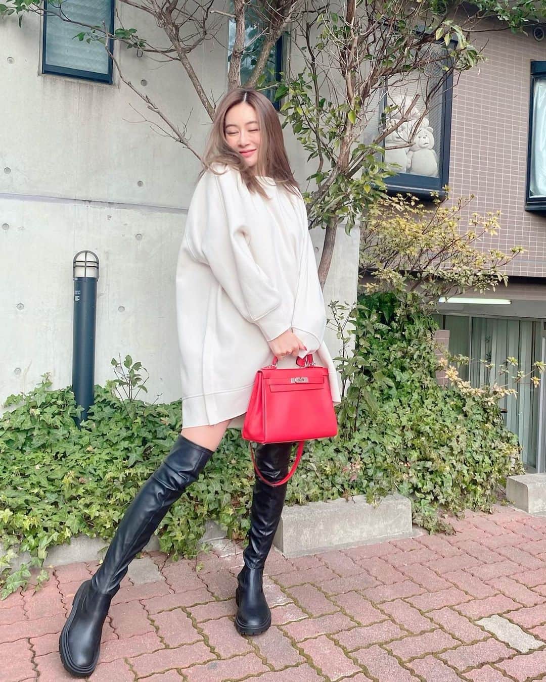 Reikaさんのインスタグラム写真 - (ReikaInstagram)「You can never go wrong with a full on head to toe Zara outfit plus a Kelly bag  #ootd #今日のコーデ #zara #プチプラコーデ #ママコーデ  #kelly28 #kellybag #rougedecoeur #ルージュドゥクール　#サイハイブーツ #ブーツコーデ」1月28日 8時43分 - reikamarianna