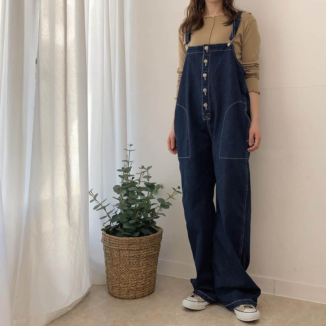 保木ちひろさんのインスタグラム写真 - (保木ちひろInstagram)「肩紐ネジれてしまってる🤭 この前の @citrinechakra の撮影の時 着せてもらったサロペット👖💙 形変わってて可愛かった🌿 （ビックシルエット） #citrinechakra #シトリンチャクラ」1月28日 8時53分 - hokichihiro
