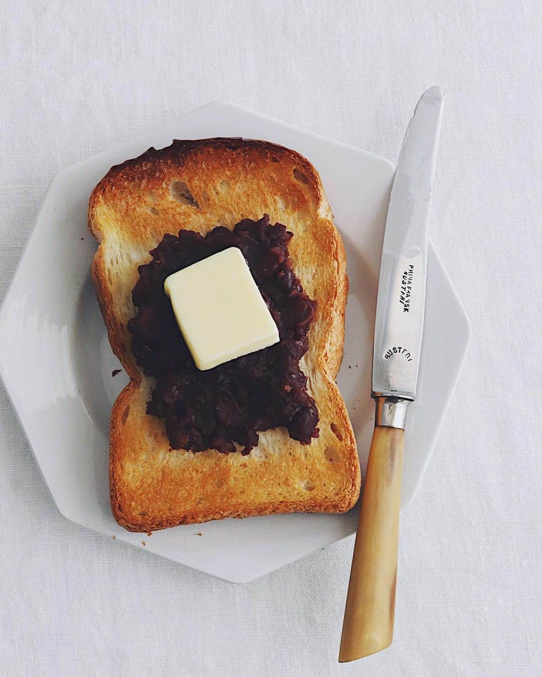 樋口正樹さんのインスタグラム写真 - (樋口正樹Instagram)「Anko butter toast . 冷蔵庫のすみっこで 眠っていたあんこで あんバタートースト。 あんこは何日くらい 持つのでしょうかね🤔 . . 動画はボナのあんよ。 . . #あんバタ #あんバター #あんバタートースト #イギリスパン #自家製あんこ #あんこ部 #toastgram #toastsforall #ankobutter」1月28日 9時07分 - higuccini