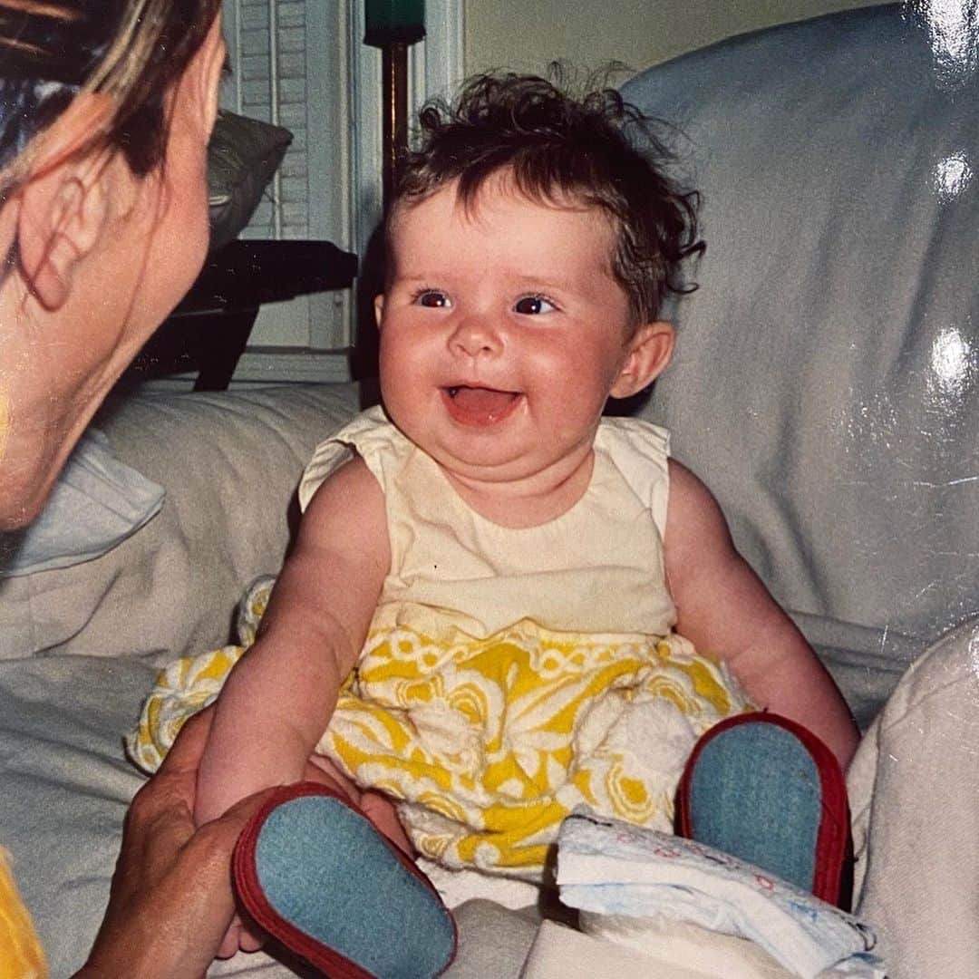 のインスタグラム：「Making me laugh for 16 years Happy birthday Gigi I love you ❤️」