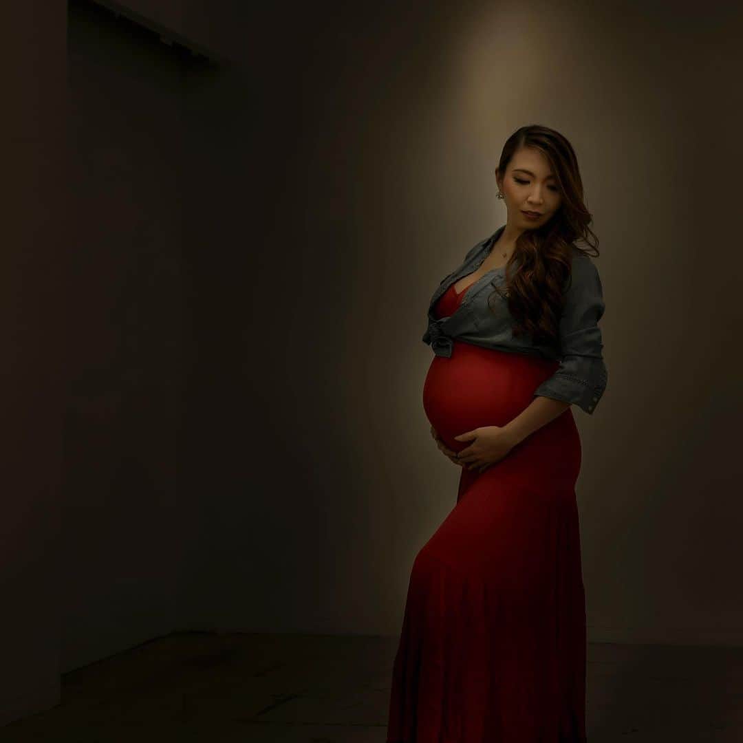 jun fitnessさんのインスタグラム写真 - (jun fitnessInstagram)「今しかないこの時を🤰💕 Photo by @yukipix_story @yukipix_photo  ・ ・ ・ #pregnant#maternity#37weekspregnant#baby#10monthspregnant#maternitywear#cutepregnancy#maternityphotography#maternityphoto #プレママ#妊娠10ヶ月#2月生まれ#2021年2月出産#妊婦#初マタ#妊娠後期#臨月#初マタさんと繋がりたい#妊娠線予防#マタニティヨガ#マタニティコーデ#妊婦ライフ#女の子ママ#出産準備#マタニティフォト#撮影」1月28日 9時09分 - jjfitness44