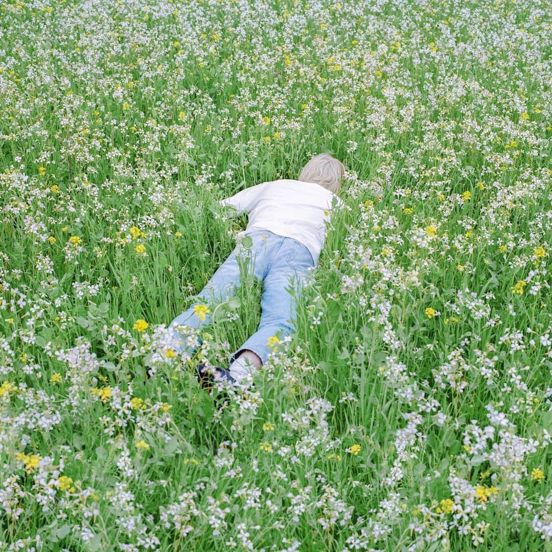 Block.fmのインスタグラム：「Porter Robinsonの新曲「look at the sky」がリリースされたよ❣️ 4月23日に7年ぶりとなるアルバム『Nurture』のリリースもアナウンス。ヴァイナル、CD、配信などの先行予約受付中！ #bfmstaffpick」