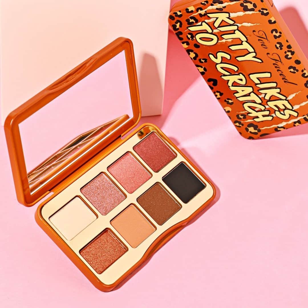 Too Facedのインスタグラム：「Here kitty kitty 😻 Bring the heat to your winter glam with our feline-inspired Kitty Likes To Scratch Mini Palette, full of purrrrfect neutrals! #toofaced」
