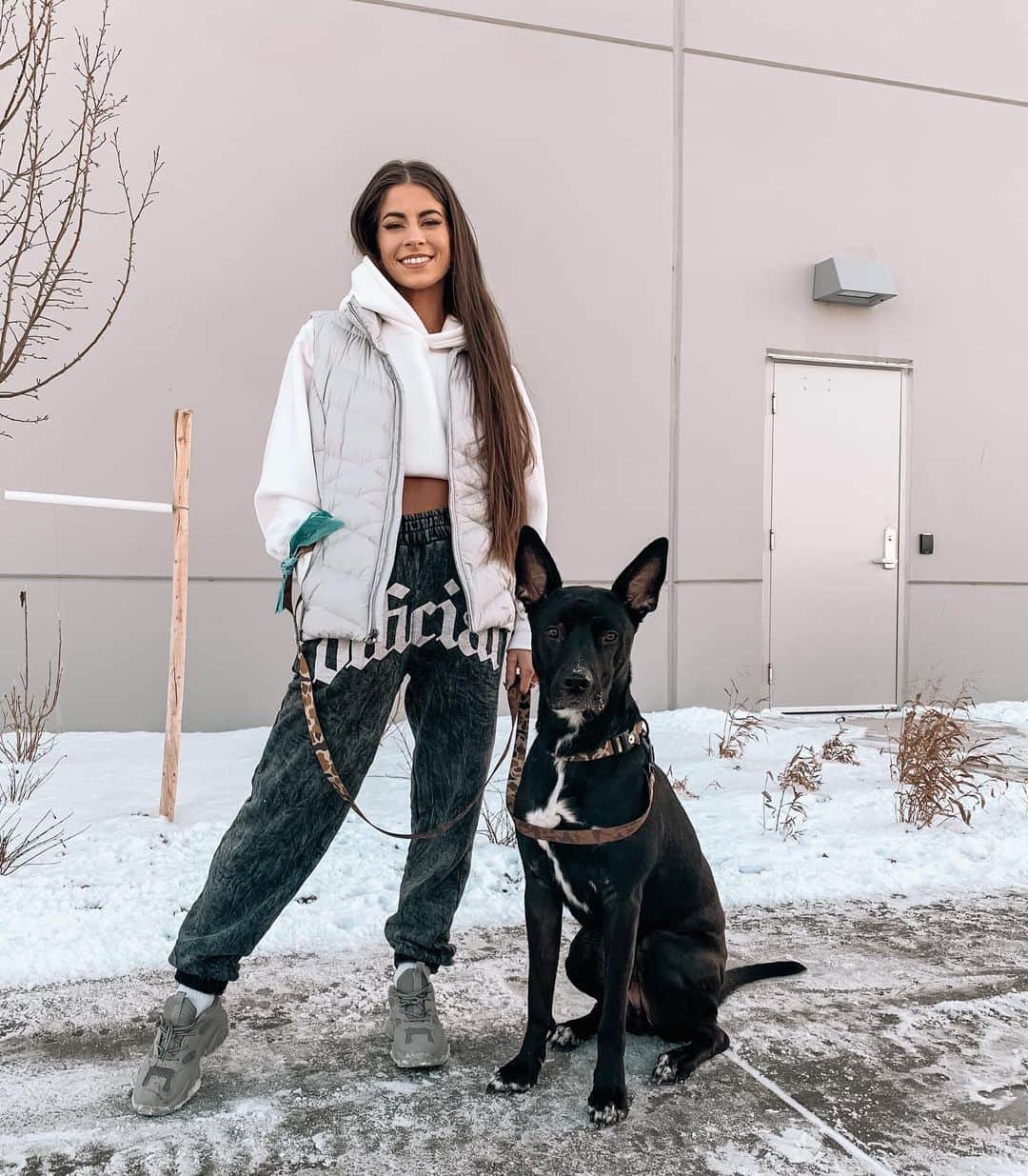 Paige Reillyのインスタグラム：「Bestie vibes only ✨🐾⁣ ⁣ Not @dailydoseofjuicey acting like we are LITERALLY holding him hostage to take these pictures (swipe) I’m dying lol - THE DRAMATICS」