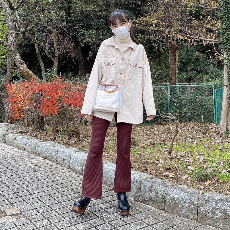 新潮社「ニコラ」さんのインスタグラム写真 - (新潮社「ニコラ」Instagram)「今日は大人ラテコーデ🤍  冬と言ったら重ね着！！ということで、ニットを重ね着したよ☺️重ね着が苦手だなって子は、ぜひわかなのコーデを真似してみてね！  トップス→GRL ボトムス→GRL シューズ→WEGO バッグ→WEGO  #宮本和奏 #ワカナ #ニコモSNAP #ニコモ #ニコラ #nicola #中学生 #jc2 #今日のコーデ #きょコ #お洒落さんと繋がりたい」1月28日 9時35分 - nicola_snap