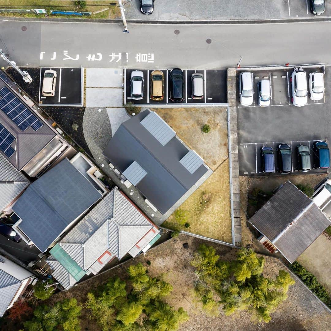 Horibe Associates co., ltd. さんのインスタグラム写真 - (Horibe Associates co., ltd. Instagram)「・ #ボルダリングルーム のある家  more⇨@horibeassociates  photo @yoheisasakura   #architecture#architect#architecturephoto#architecturephotografy#ボルダリング#instahome#architettura#Kiếntrúc#arquitectura#Architektur#Arkitekture#architexture #マイホーム記録#マイホームメモ#クライミング#家型#キッチン収納#bouldering#boulderingroom#climbing#住宅 #建築家」1月28日 15時04分 - horibeassociates