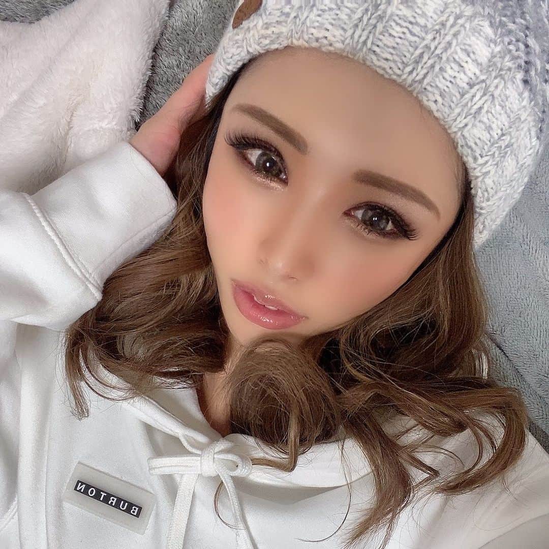 藤咲ひなたのインスタグラム：「ほっぺにできものできちゃったひなたです😟❤️  今日は９時に出勤するよー🥰 救世主様お待ちしております🤩  P&J 札幌市中央区南４条西３丁目 N-プレイスビル 5F 011-518-1444 💋藤咲ひなた💋」